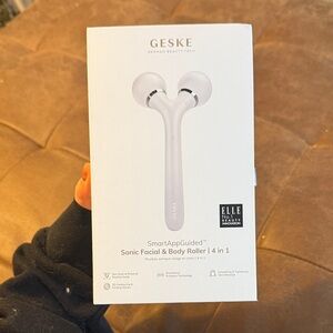 GESKE Smart App Guided Facial & Body Roller Anti-Aging